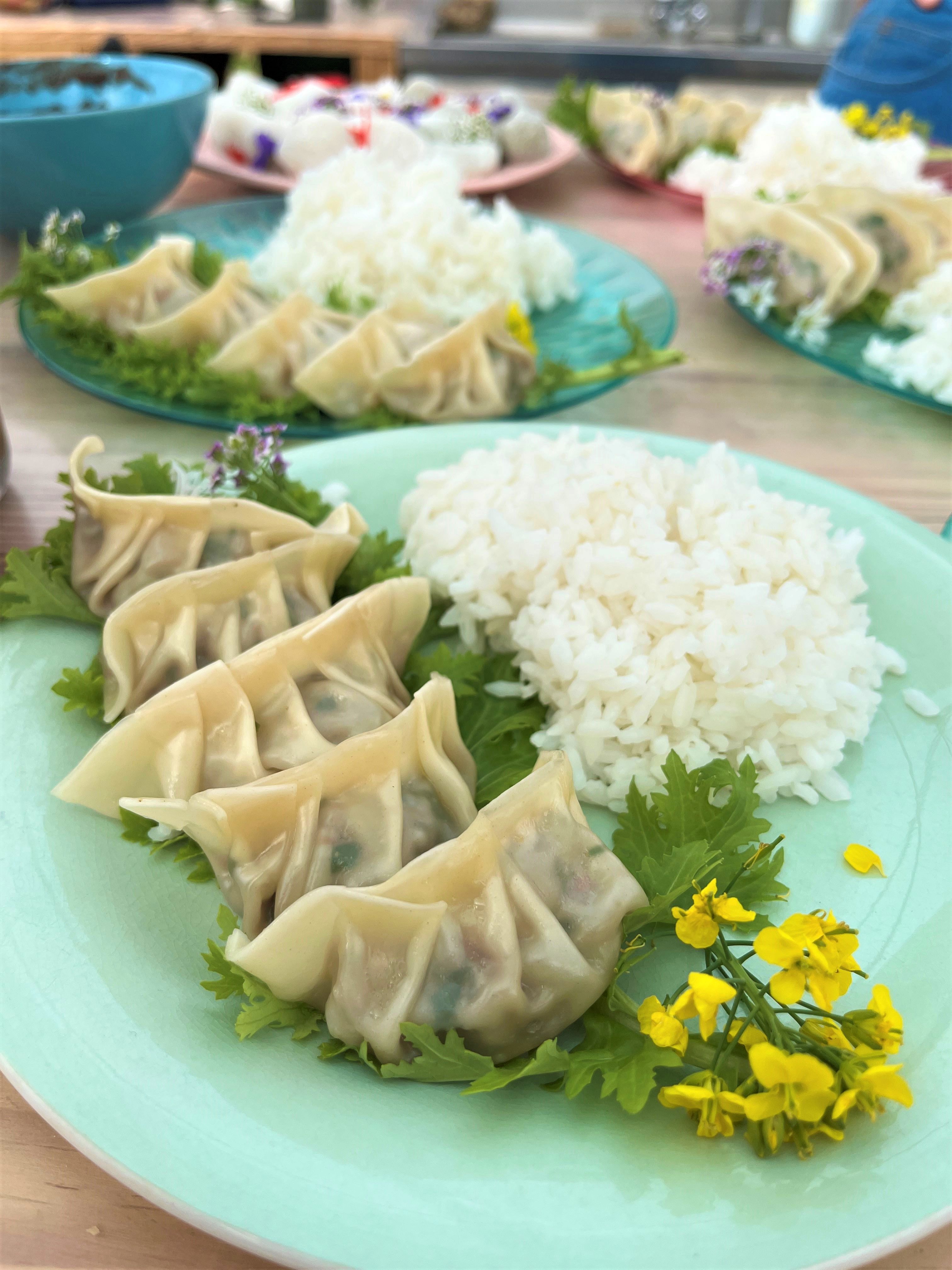Recette : gyozas à la ciboule de chine, moutarde wasabina et tatsoi